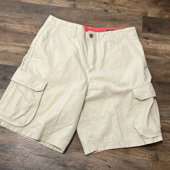 Vineyard Vines cargo shorts size 32 - Picture 2 of 6